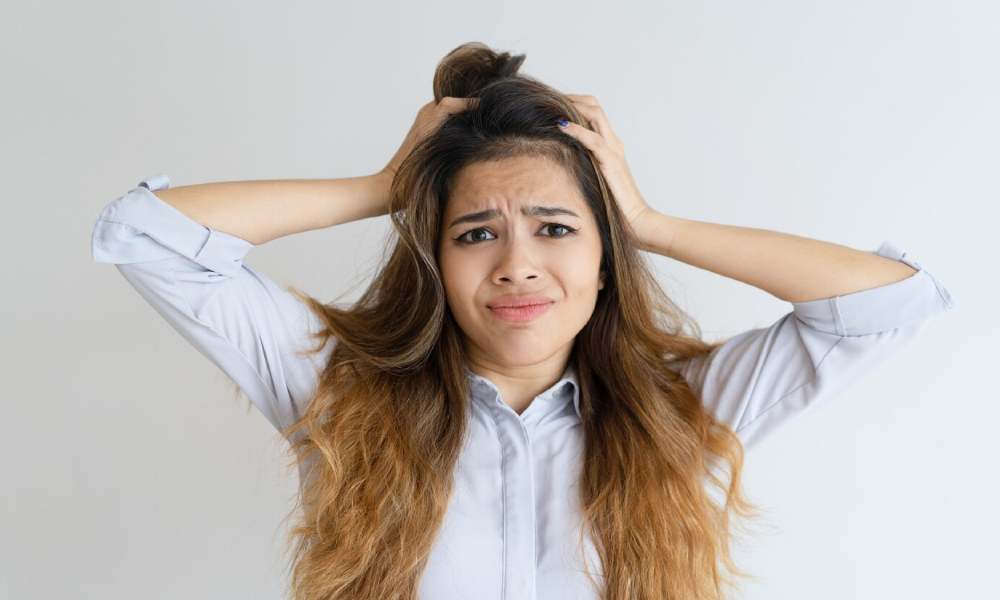 7 Reasons of Sudden Hair Fall in Females